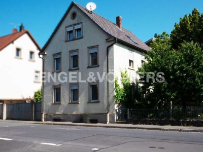 Charmantes Einfamilienhaus mit Scheune und großem Gestaltungspotenzial in Werneck