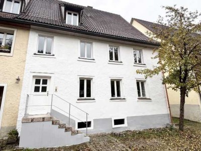 Modernisierte 5-Zi.-Wohnung inkl. 136m² Wohnfl., EBK, Terrasse uvm.