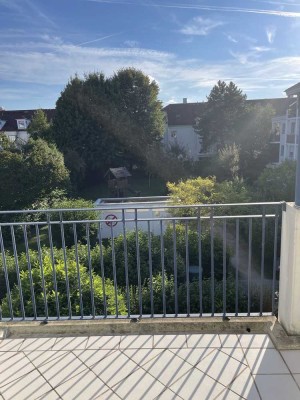 Geschmackvolle 4-Raum-Dachgeschosswohnung mit geh. Innenausstattung mit Balkon und EBK in Rosenheim