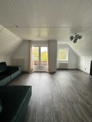 Renovierte 2,5-Zi. Dachgeschosswohnung in angenehmer und ruhiger Lage von Niendorf!