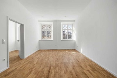 Eindrucksvolle, kernsanierte 2-ZKB in denkmalgeschütztem Altbau direkt am Augsburger Dom