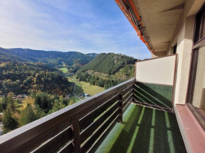 Semmering: gepflegte Wohnung mit Fernblick, Schwimmbad und Sauna