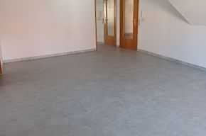 Zentral gelegene 2-Zimmer-DG-Wohnung mit Einbauküche, Balkon und TG-Stellplatz in Bad Mergentheim