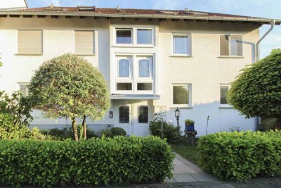 Gepflegte 3-Zimmer-Dachgeschosswohnung mit Einbauküche in kleinem Mehrfamilienhaus