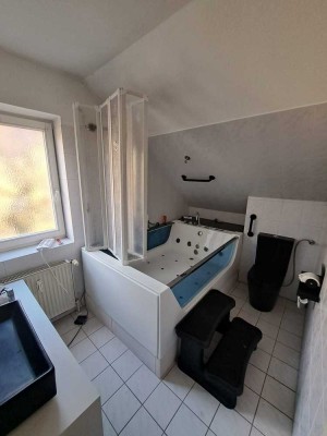 Einzigartig ausgestattete Dachgeschosswohnung (möbliert und befristet)