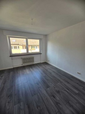 Helle 3-Zimmer-Wohnung mit Balkon in Duisburg
