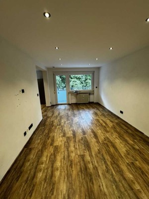 Geschmackvolle, sanierte 2-Zimmer-Wohnung mit Balkon und Einbauküche in Freiburg im Breisgau