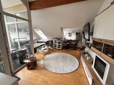 Schöne und gepflegte 2-Raum-DG-Wohnung mit Balkon in Much