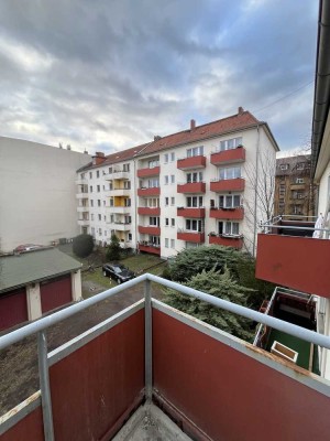 großzügige 2-Zimmer-Wohnung mit Balkon // super sunny furnished 1-Bedroom-apartment w Terrace