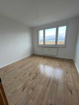 *Familienwohnung sofort bezugsfertig*