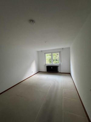 Großes und helles WG-Zimmer in einer 3er WG-Stuttgart Vaihingen, Uni Nähe & Top - Anbindung