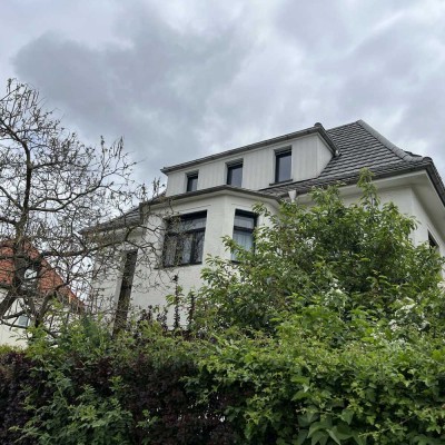 NEUER KAUFPREIS: Villa mit zwei leerstehenden Einheiten zzgl. Einliegerwohnung