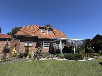 Peine OT Stederdorf / Einfamilien-Traumhaus mit Doppelgarage und schöner Gartenanlage