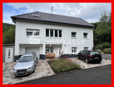 Renoviertes Wohnhaus auf großem Grundstück