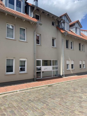 Schöne Zweizimmerwohnung im Erdgeschoss mit Terrasse und Einbauküche