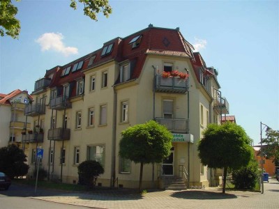 Erstbezug nach Sanierung - 2-Zi.-Whg. mit Einbauküche und Balkon