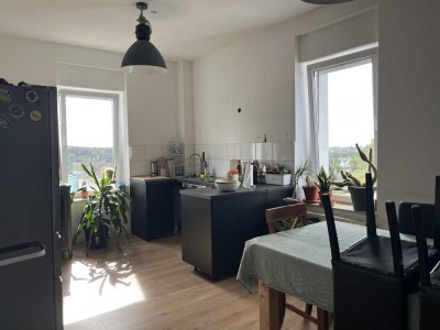 **Altbaucharme, renovierte, helle 3 ZI-Whg. mit hohen Decken in zentraler Lage von Wermelskirchen **