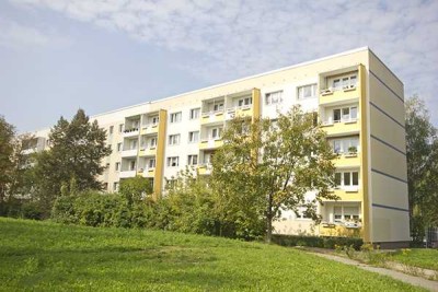 In der Herrichtung! 3-Raumwohnung mit Wanne und Balkon.