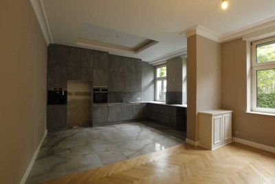 Luxuriöse 4-Zimmer-Altbauwohnung im Holzhausenviertel – komplett möbliert
