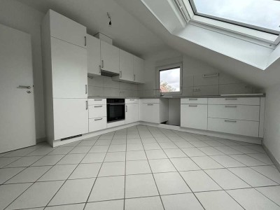 Sonnige Dachgeschosswohnung mit traumhaftem Ausblick über Rheinhessen – 90 m², frisch saniert