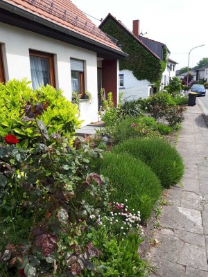 Schönes Wohnen für die Familie mit großem Garten in ruhiger Lage