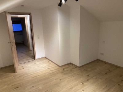 Exklusive 4-Zimmer-Wohnung mit Kamin, Balkon und Top-Energieeffizienz!