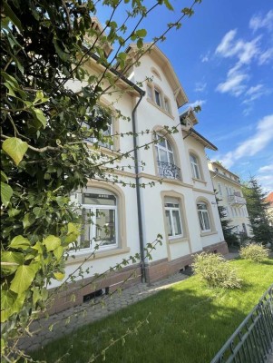 Luxuriöses Wohnen in Top-Lage: 6 Zimmer Design Wohnung in Baden-Badener Jugendstilvilla mit Garten