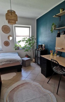 Mitbewohnerin gesucht - WG-ZIMMER!!!! mit großem Balkon im Grünen