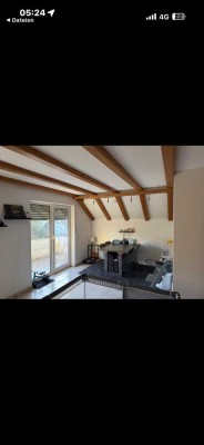 Gepflegte DG-Wohnung mit zwei Zimmern sowie Balkon und Einbauküche in Menden