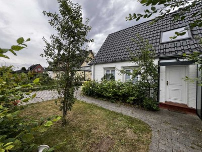 Doppelhaushälfte mit Garten + gehobener Innenausstattung im schönen Travemünde - sofort bezugsfertig