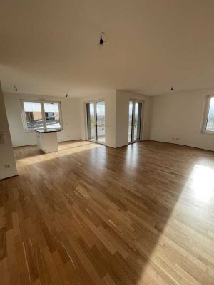 Neuwertige 4-Zimmer Wohnung mit Einbauküche & 2 Balkon/Loggia