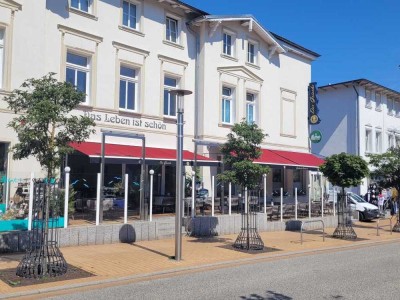 Helle 2-Zimmer-Wohnung im 1. Obergeschoss eines Bäderstilhauses in Göhren