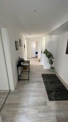 Exklusive 3,5-Raum-Dachgeschosswohnung mit gehobener Innenausstattung mit Balkon in Schwandorf