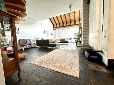 Bezugsfreie 6 Zimmer Haus mit 2 Kamine, Garten und PKW-Stellplätze!