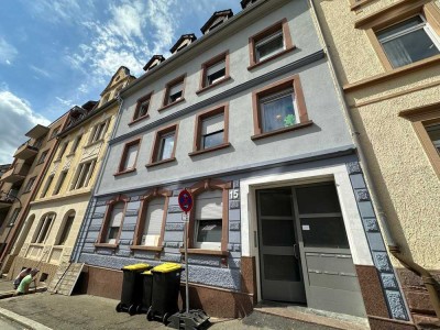Großzügige 4-Zimmer-Wohnung in zentraler Lage, mit Einbauküche und Gartenanteil