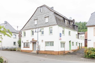 Zwei charmante Einfamilienhäuser –sowie ein optionales angrenzendes großes Baugrundstück