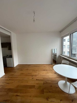 Erstbezug !  Möbliertes Apartment*1 Zimmer mit großen Fenstern zum Innenhof*Nollendorfkiez