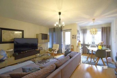 Gemütliche ETW + EBK + Balkon
direkt am Sodenmattsee
sehr gepflegter Zustand
für 1 Pärchen mit 1