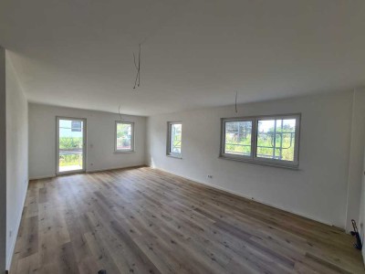 Zweitbezug: Moderne 2-Zimmer Wohnung mit Stellplätzen in Neudrossenfeld