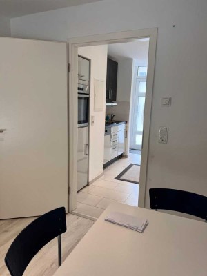 Charmantes 2-Zimmer Apartment in Bonn-Auerberg, Kurzzeitmiete: ab 440 € warm pro Woche