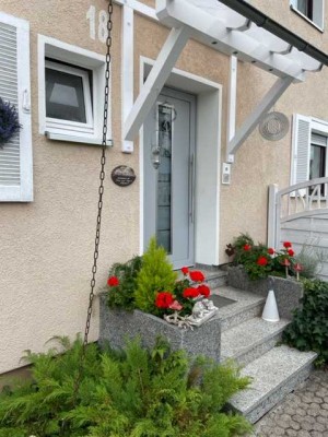 Reihenendhaus mit gepflegtem Garten und Einzelgarage