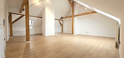 Charmante 2-Raum-Maisonette-Wohnung mit Balkon und EBK in Nürnberg