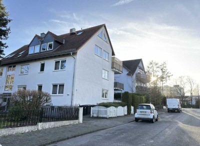 Vollständig renovierte 2-Raum-Wohnung mit Balkon und Einbauküche in Dreieich