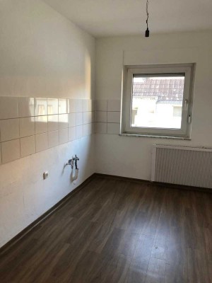 Wir sanieren hier für, schöne 3-Zimmer-Wohnung nahe Stadtmitte und Rhein!