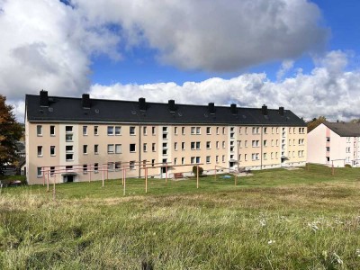 Attraktive Hochparterre-Wohnung mit Balkon, Garage und Tageslichtbad