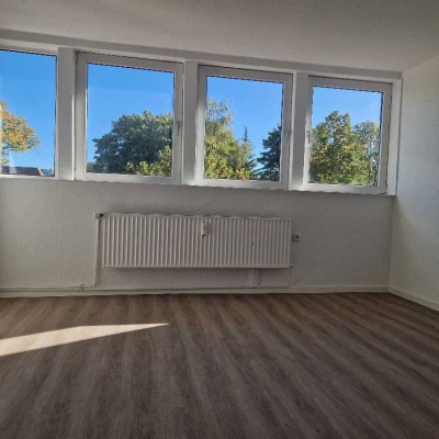 Sanierte DG-Wohnung in zentraler Lage