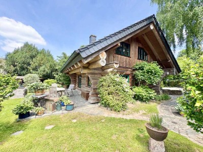 Grüner Luxus – Naturstammhaus mit eigenem Gartenparadies & Tinyhaus
