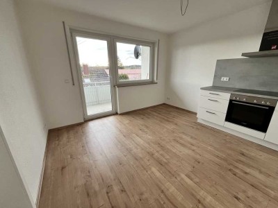 Erstbezug nach Sanierung mit Balkon und EBK: Freundliche 3-Zimmer-Wohnung in Kirchberg an der Iller