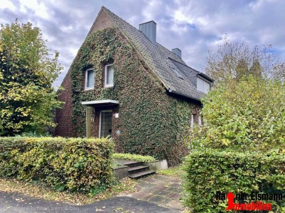 Emmerich-Hüthum – Platz für Ideen: Großes Grundstück mit Haus zum Sanieren und möglichem Bauplatz