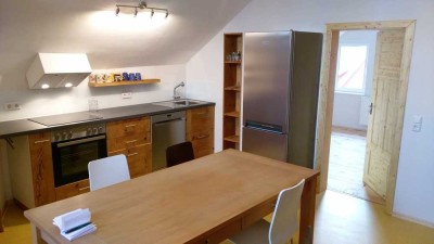 Geschmackvolle, modernisierte 3-Zimmer-Dachgeschosswohnung mit geh. Innenausstattung